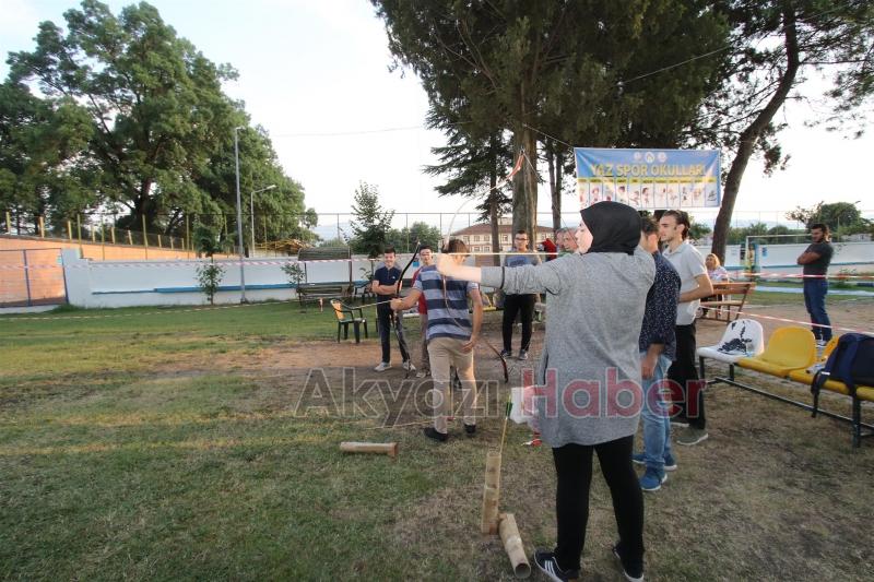 BİN ÖĞRENCİ YAZ YAZ SPOR OKULLARI İLE EĞLENİYOR