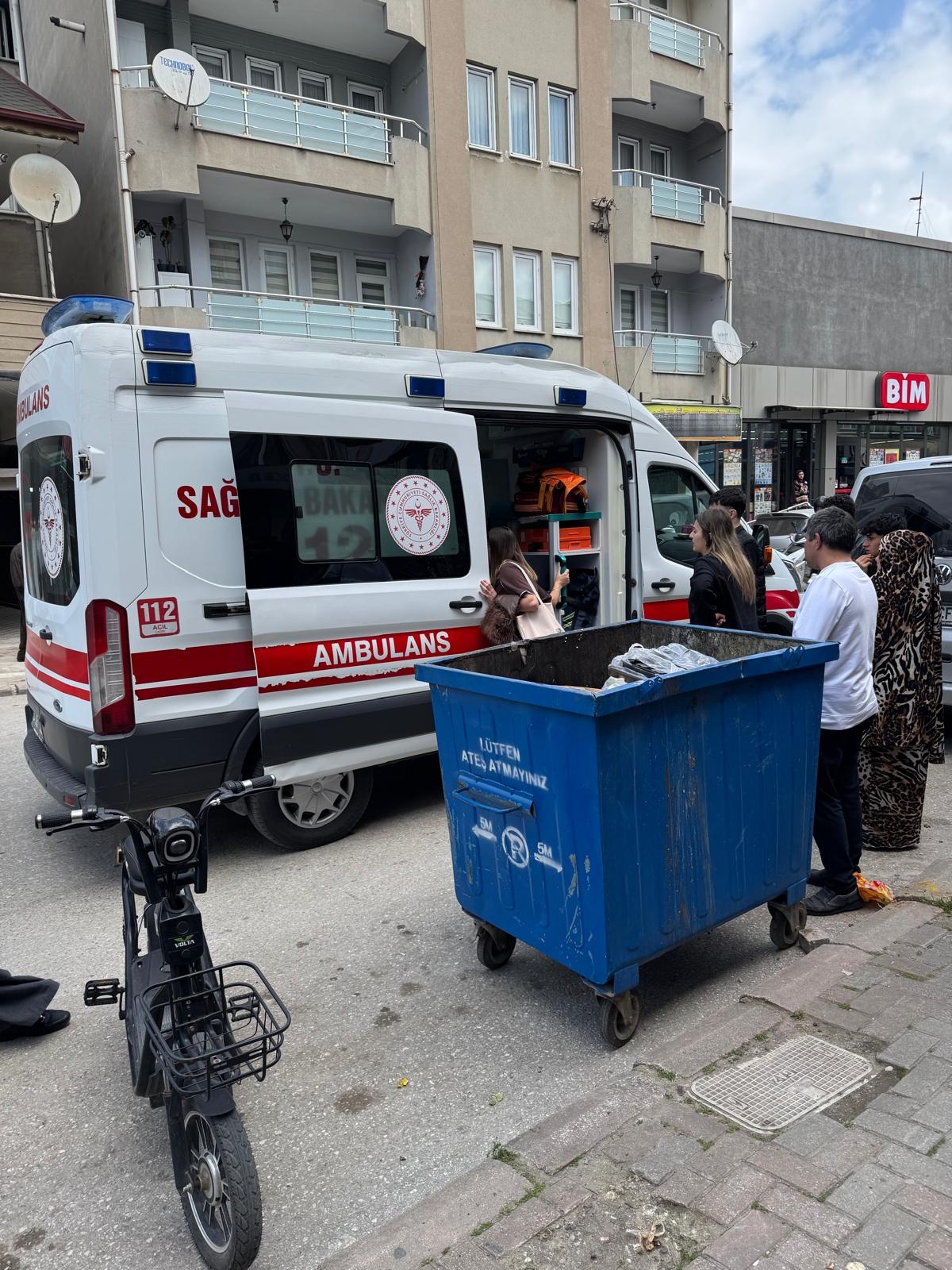 Binadan düştü, tente hayatını kurtardı
