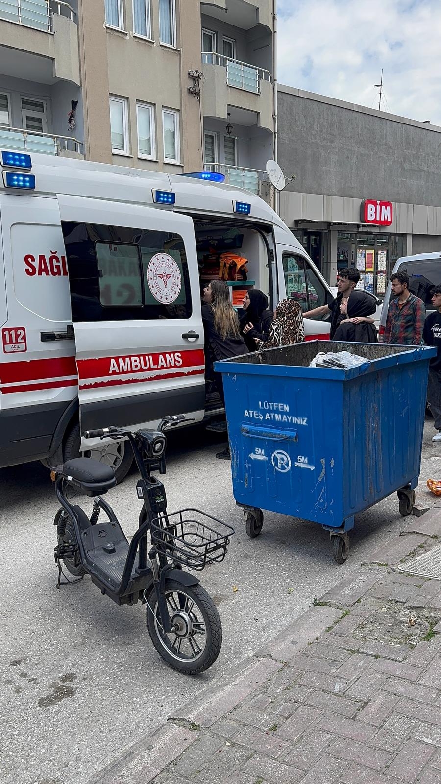Binadan düştü, tente hayatını kurtardı