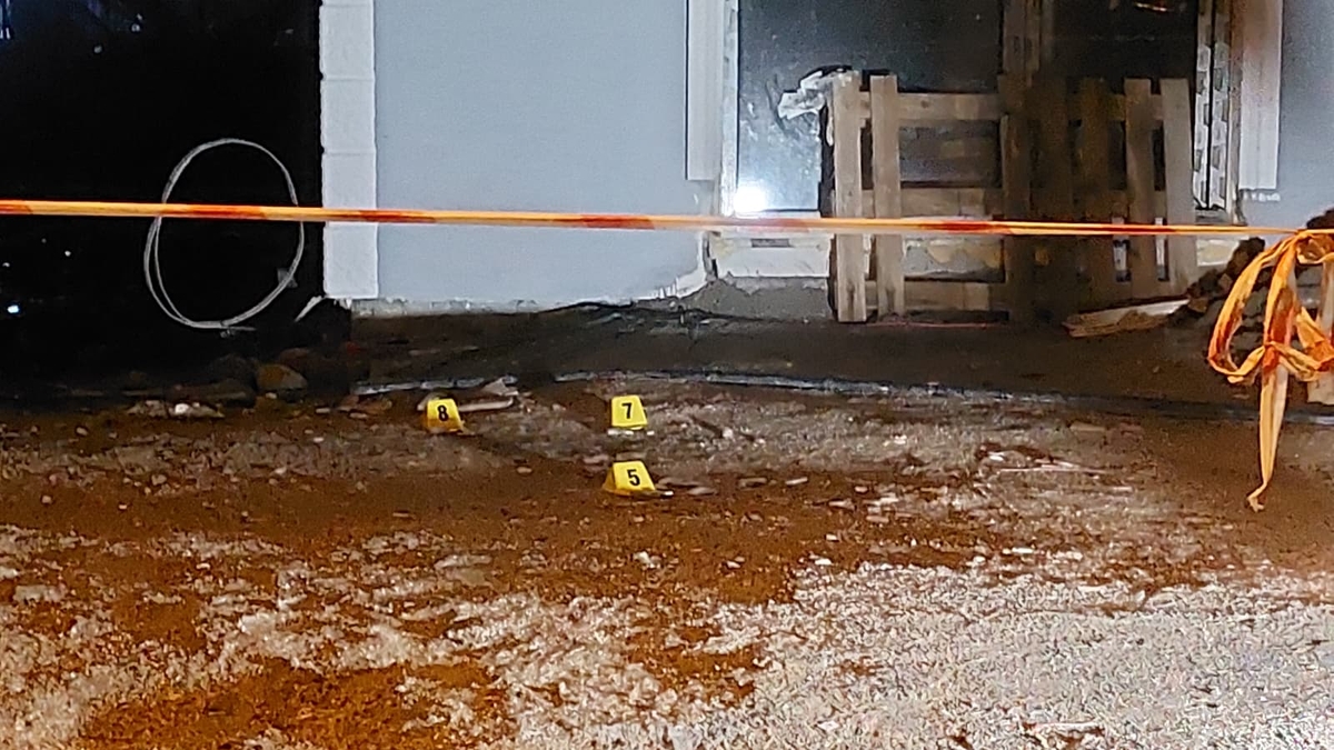 Binaya silahlı saldırı; Kurşun yağmuruna tuttu