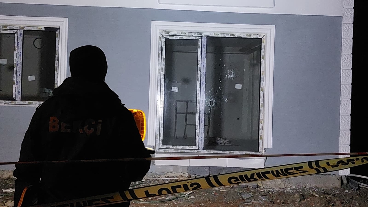 Binaya silahlı saldırı; Kurşun yağmuruna tuttu