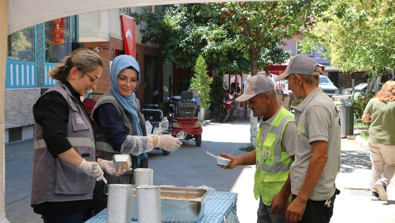 Binlerce kişi aşureyi tattı, hem diller hem de gönüller lezzet buldu