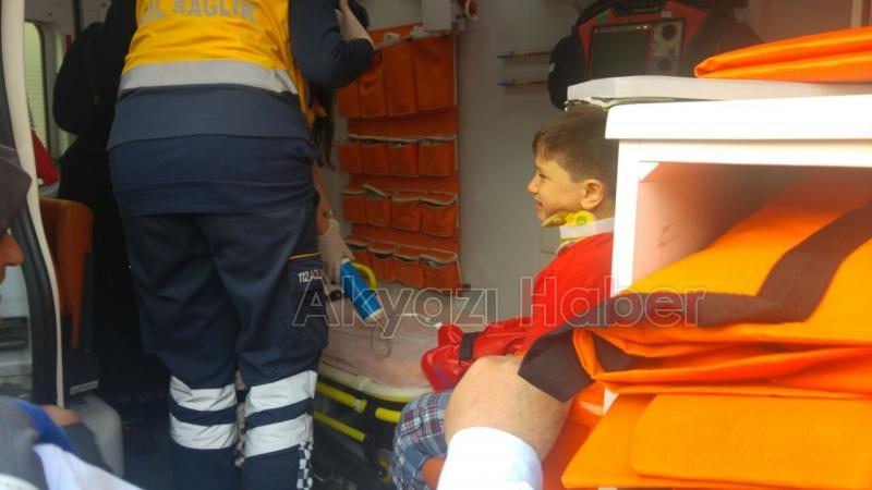 Bisiklet Süren 3 Çocuk Kamyonete Çarparak Durabildi