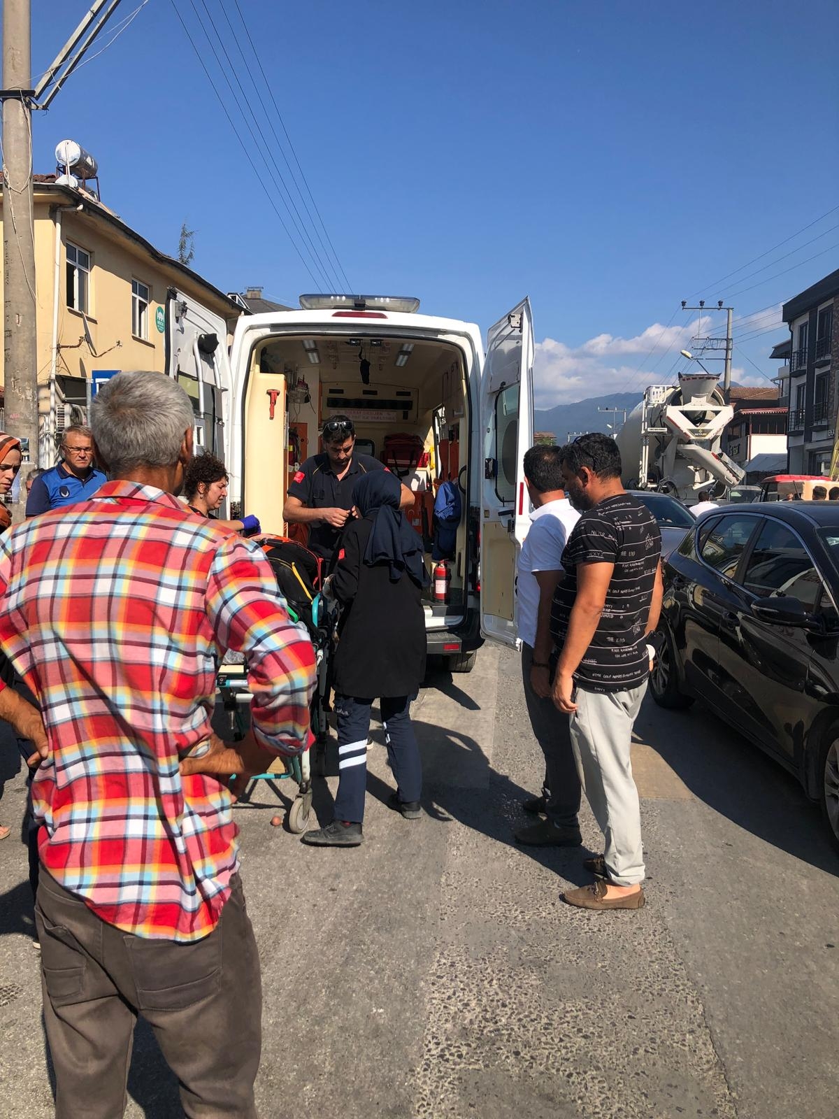 Bisikletin çarptığı kadın yaralandı