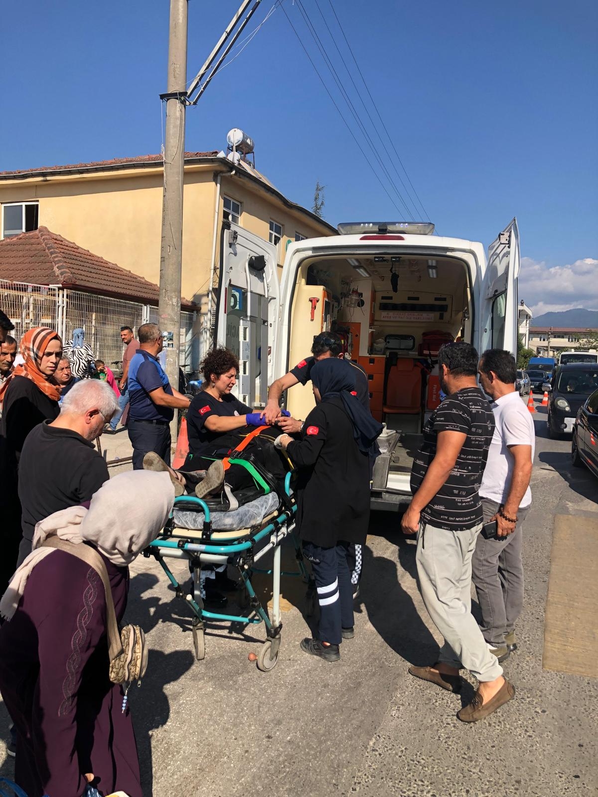 Bisikletin çarptığı kadın yaralandı