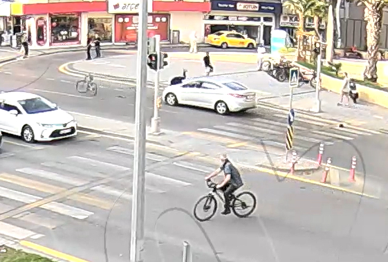 Bisikletli havaya uçtu! Dehşet anları kamerada