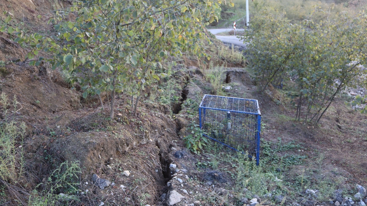 Bu mahalle çökme korkusu ile yaşıyor