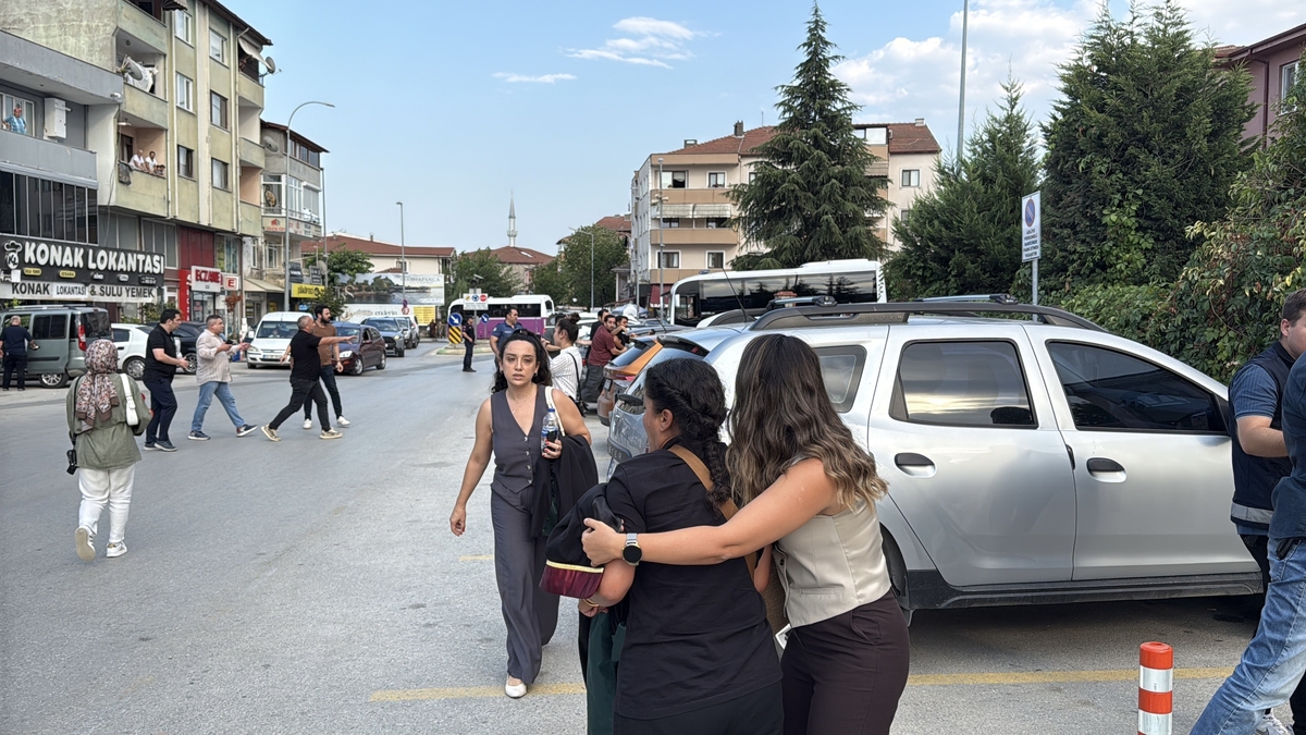 Bungalovdaki gizli kamera skandalında mahkeme çıkışı gerginlik