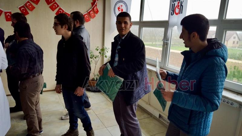 Burada kalbi güzel gençler var