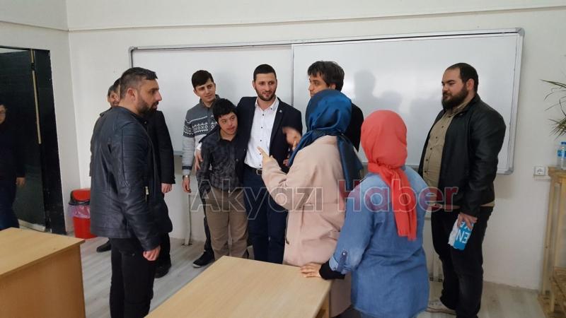 Burada kalbi güzel gençler var