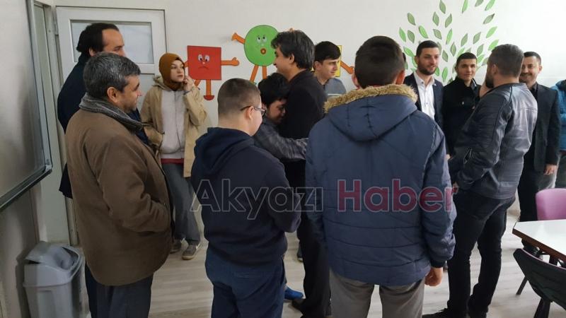 Burada kalbi güzel gençler var