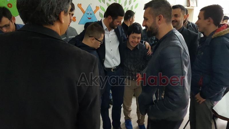 Burada kalbi güzel gençler var