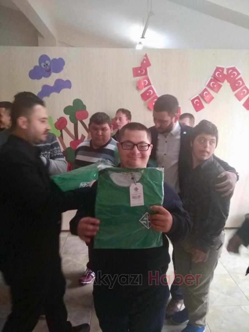 Burada kalbi güzel gençler var