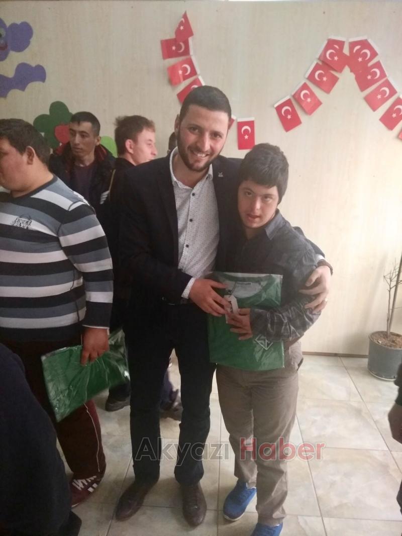 Burada kalbi güzel gençler var