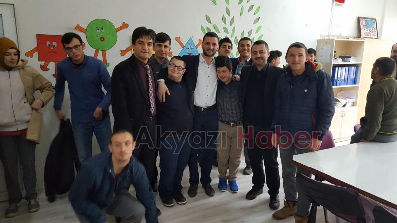 Burada kalbi güzel gençler var