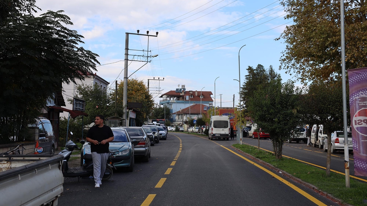 Büyükşehir Akyazı'da 14 mahalle yolunu asfaltladı: Başkan Alemdar'a hizmet teşekkürü