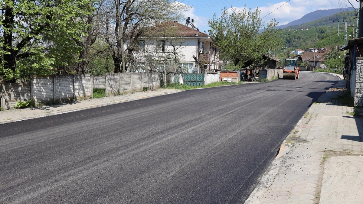 Büyükşehir asfalt sezonunu Akyazı’da açtı