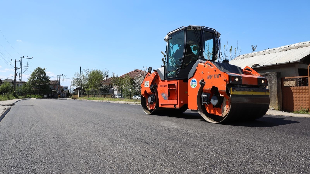 Büyükşehir asfalt sezonunu Akyazı’da açtı