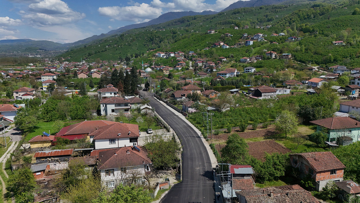 Büyükşehir asfalt sezonunu Akyazı’da açtı