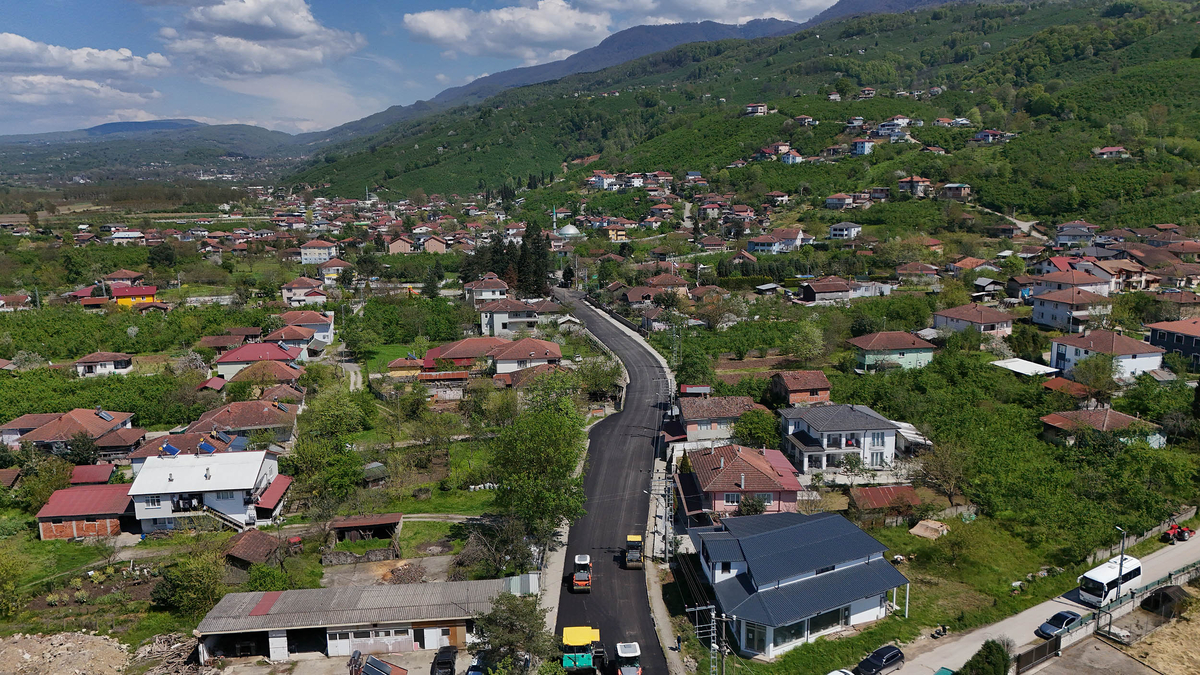 Büyükşehir asfalt sezonunu Akyazı’da açtı