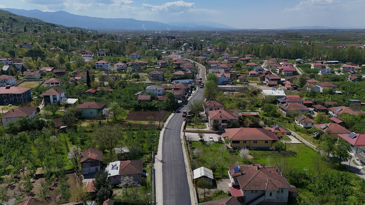 Büyükşehir asfalt sezonunu Akyazı’da açtı