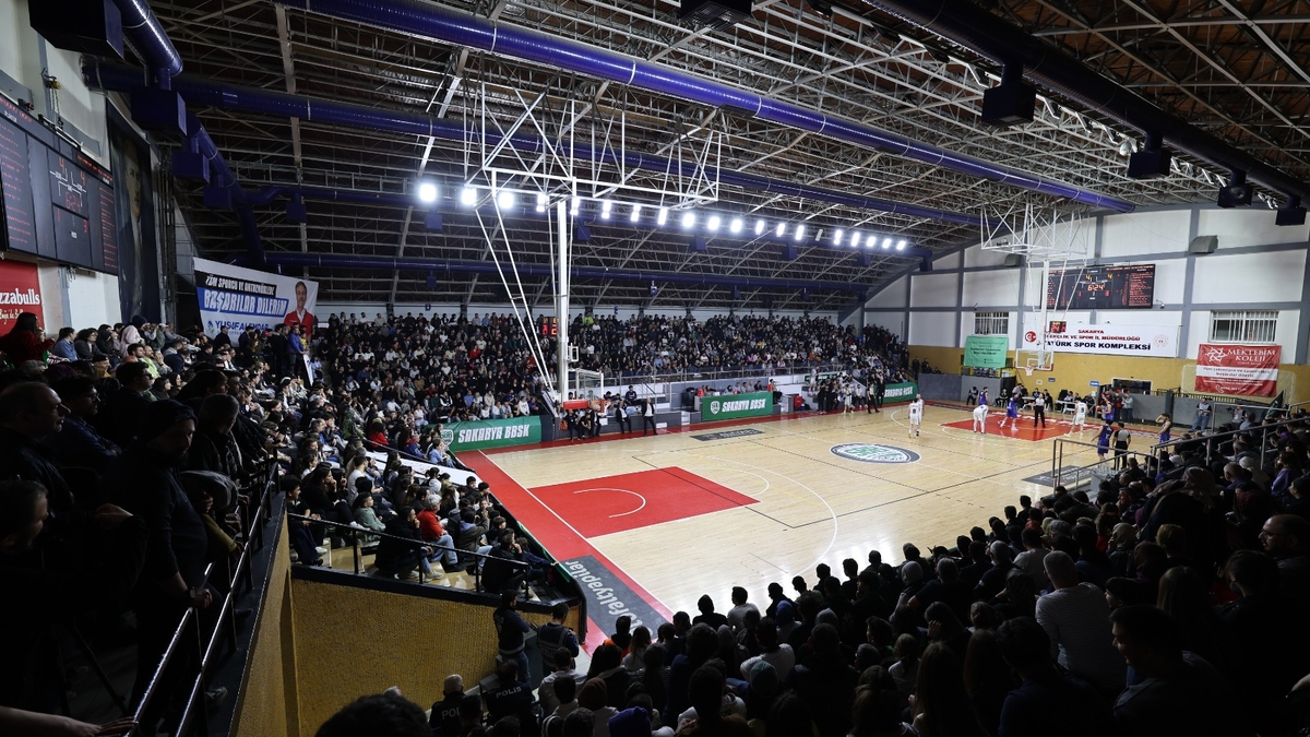 Büyükşehir basketbol yarı final serisine galibiyetle başladı