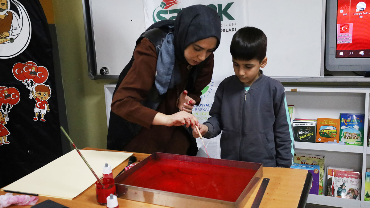 Büyükşehir, öğrencilerle milli marşı andı
