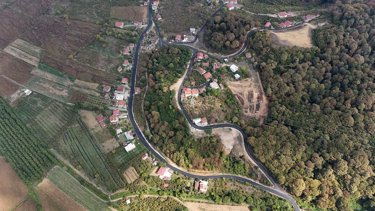 Büyükşehirden Akyazı'da 3 Mahalle'de asfalt çalışması