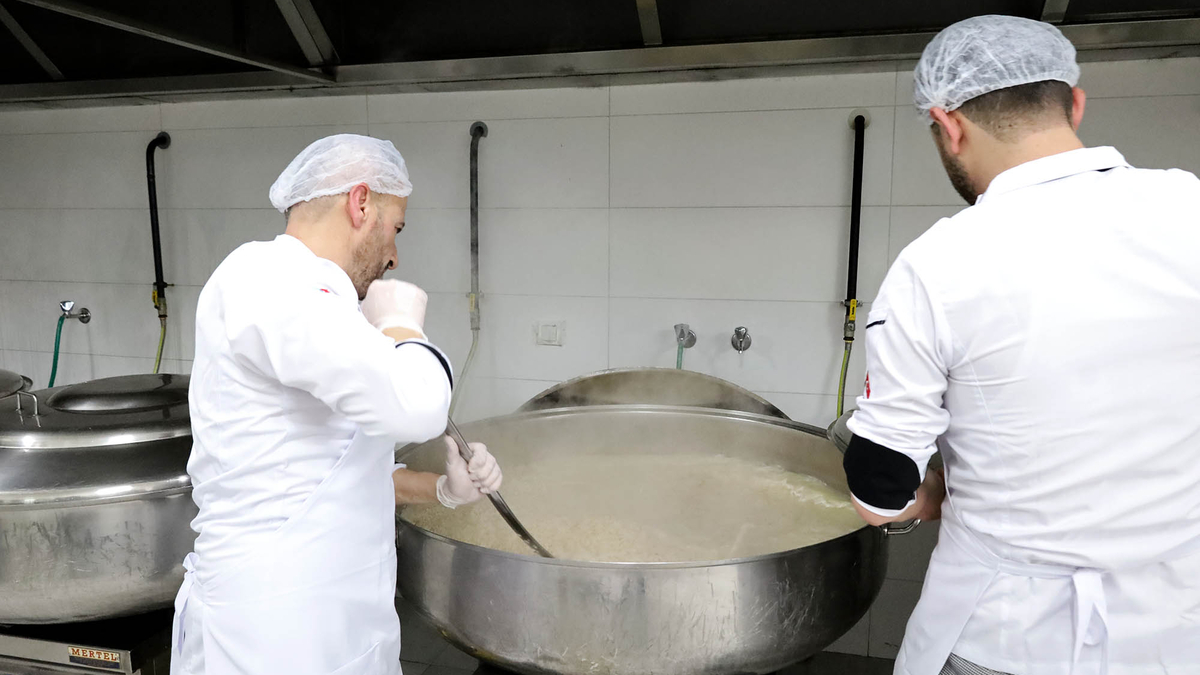 Büyükşehirden Ramazan'da 90 bin kişilik iftar yemeği