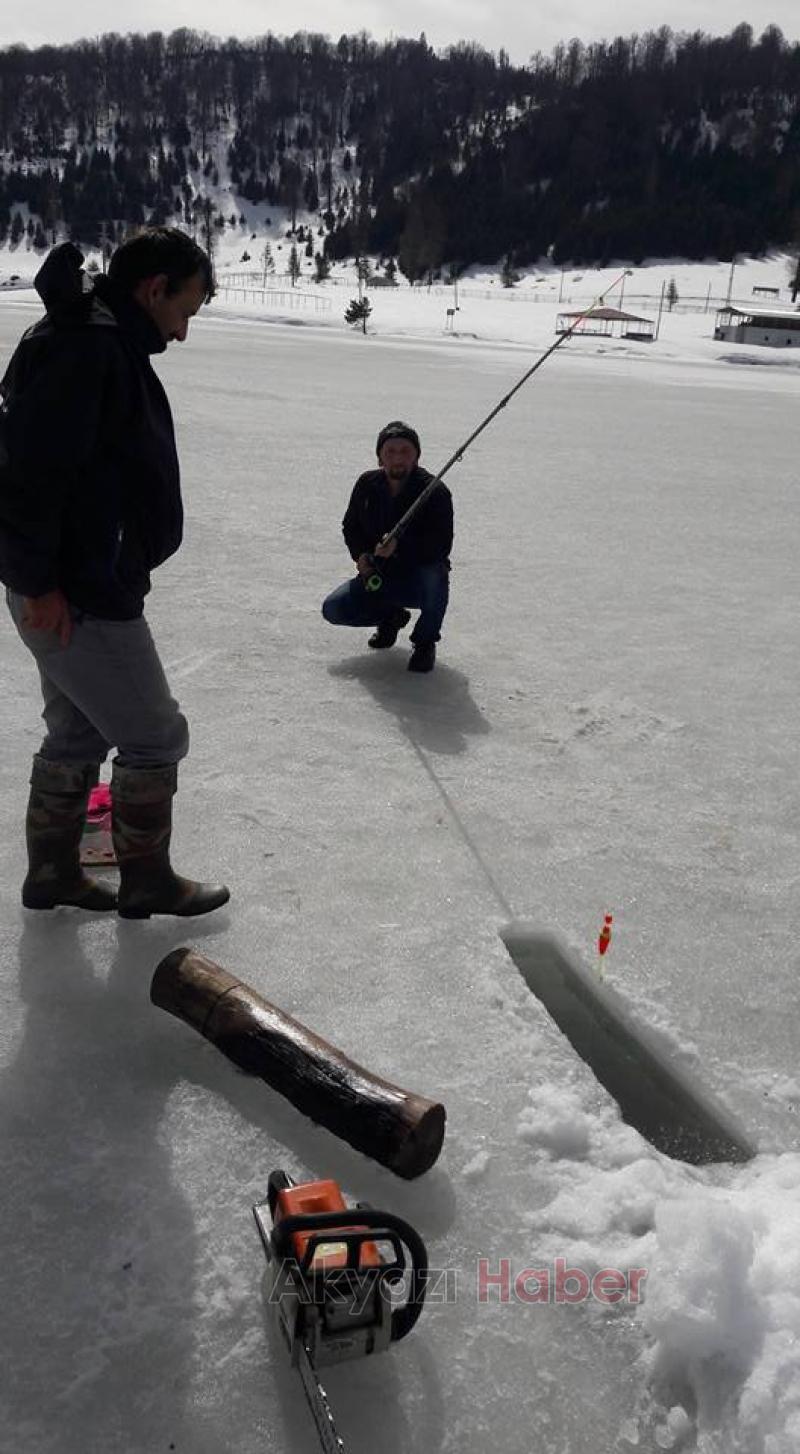 Buz Tutan Gölette Balık Tuttular