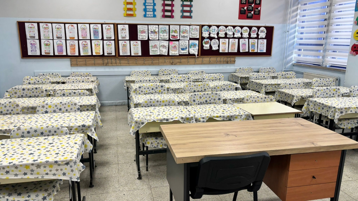 Buzlanma engeli: Akyazı’da sınıflar neredeyse boş kaldı