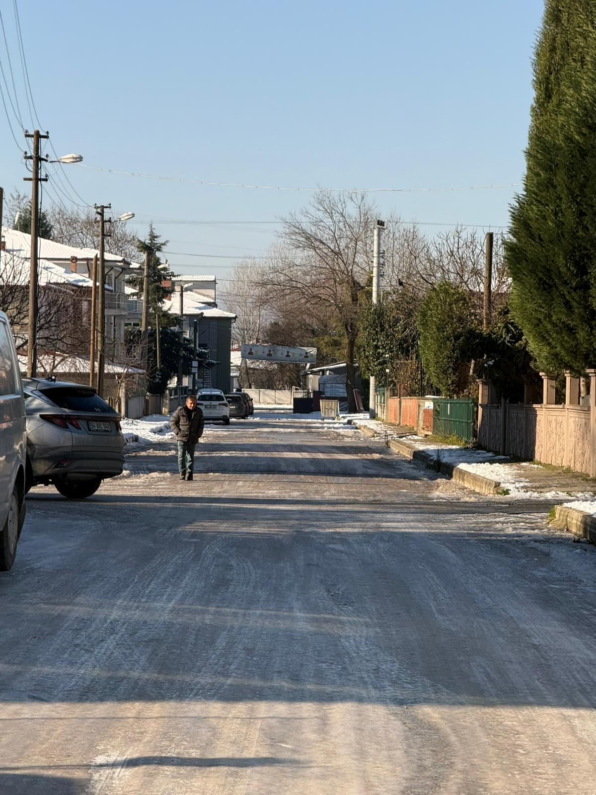 Buzlanma engeli: Akyazı’da sınıflar neredeyse boş kaldı
