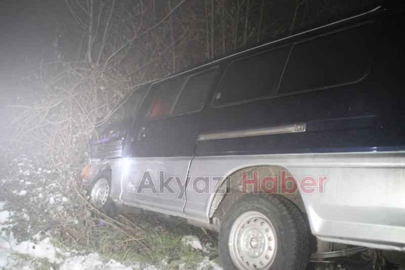 Buzlu Yolda Kayan Araçlar Şarampole Girdi