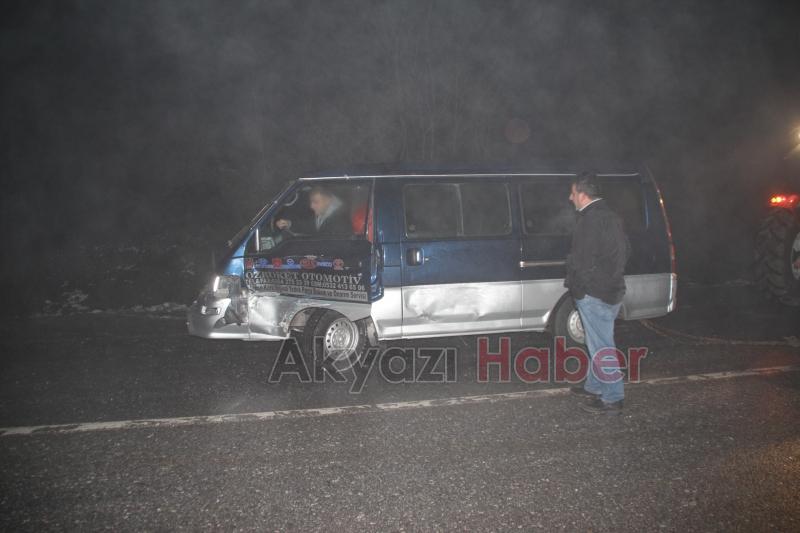 Buzlu Yolda Kayan Araçlar Şarampole Girdi