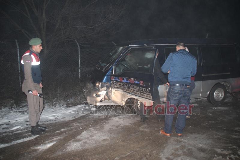 Buzlu Yolda Kayan Araçlar Şarampole Girdi