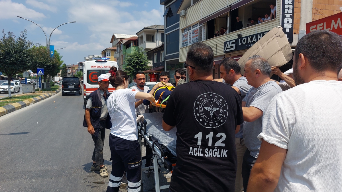 Cadde'de Korkutan Kaza Çarpmamak İçin Manevra Yaptı, Devrilip Yaralandı 
