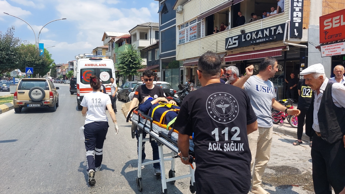Cadde'de Korkutan Kaza Çarpmamak İçin Manevra Yaptı, Devrilip Yaralandı 