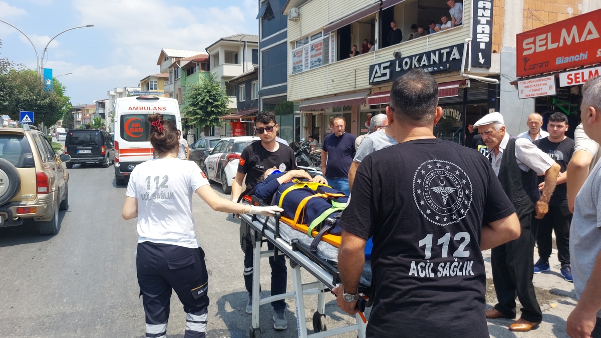 Cadde'de Korkutan Kaza Çarpmamak İçin Manevra Yaptı, Devrilip Yaralandı 