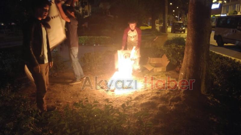 Çadır Kuran Vatandaşlar Ateş Yakıp Sabaha Kadar  Nöbet Tuttu