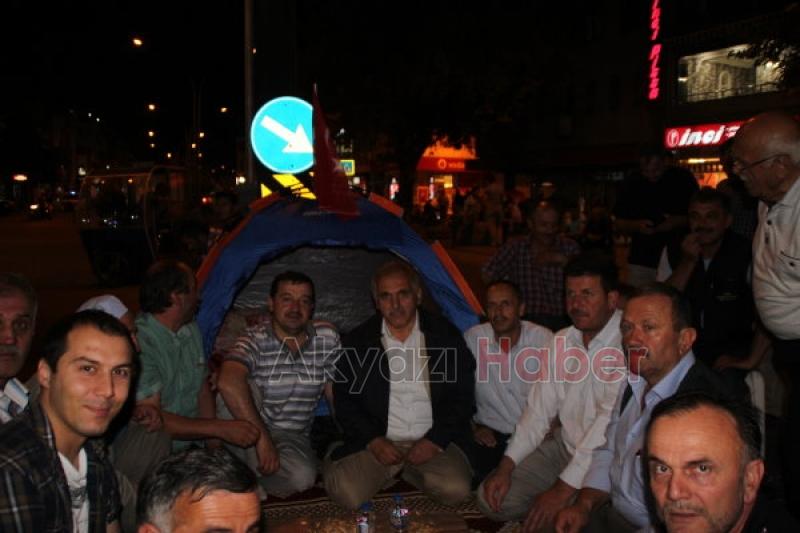 Çadır Kuran Vatandaşlar Ateş Yakıp Sabaha Kadar  Nöbet Tuttu