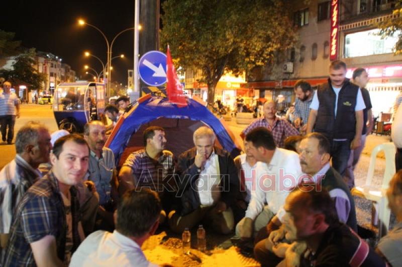 Çadır Kuran Vatandaşlar Ateş Yakıp Sabaha Kadar  Nöbet Tuttu