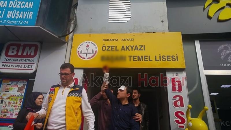 Cam Kırıkları Öğrenciyi Yaraladı