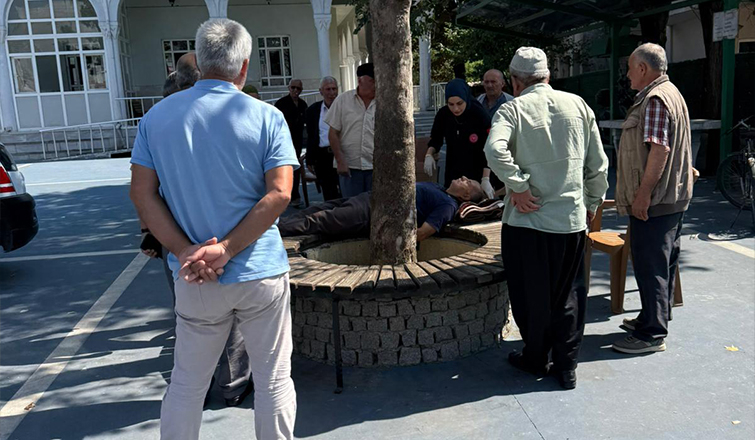 Cami bahçesinde yürekleri ağza getiren anlar