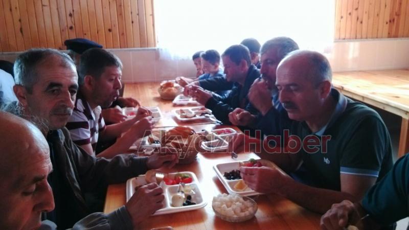 CAMİ CEMAATİ BAYRAM KAHVALTISI YAPTI