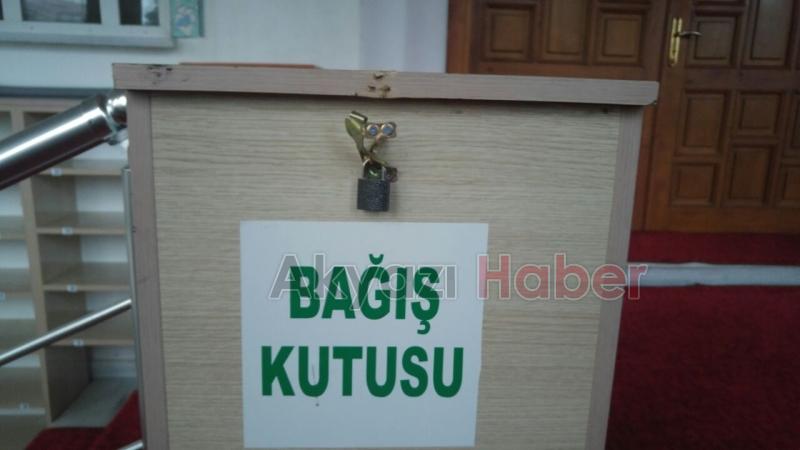 Cami Girişindeki Sadaka Kutusundan Para Çaldı