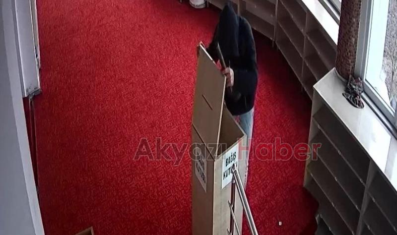 Cami Girişindeki Sadaka Kutusundan Para Çaldı