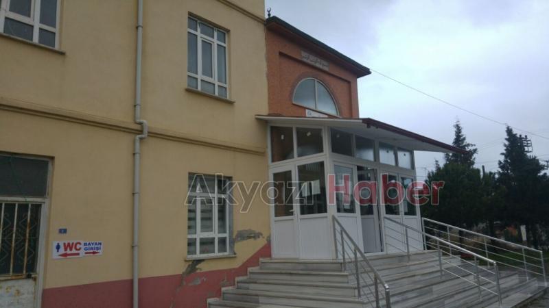 Cami Girişindeki Sadaka Kutusundan Para Çaldı