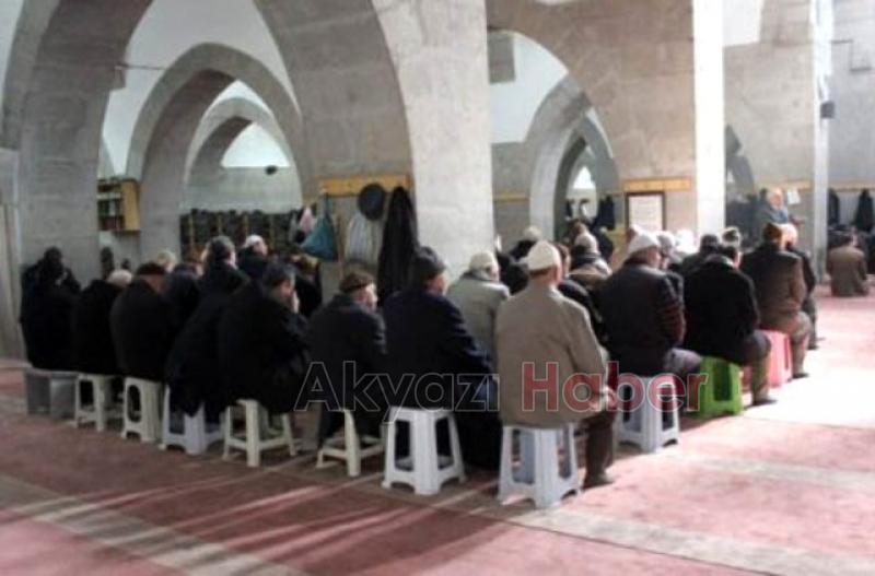 Camilerde tabure ve sandalye üzerinde namaz kılma devri kapandı