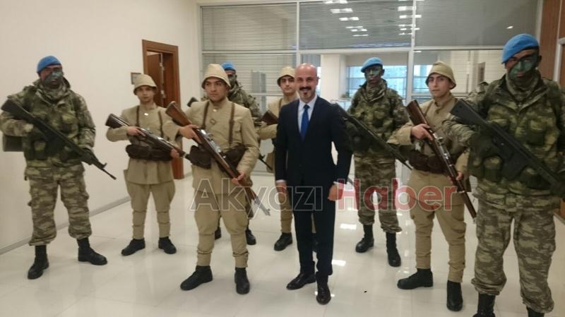 Çanakkale'de şehit olan askerlerin isimleri bu anıtta