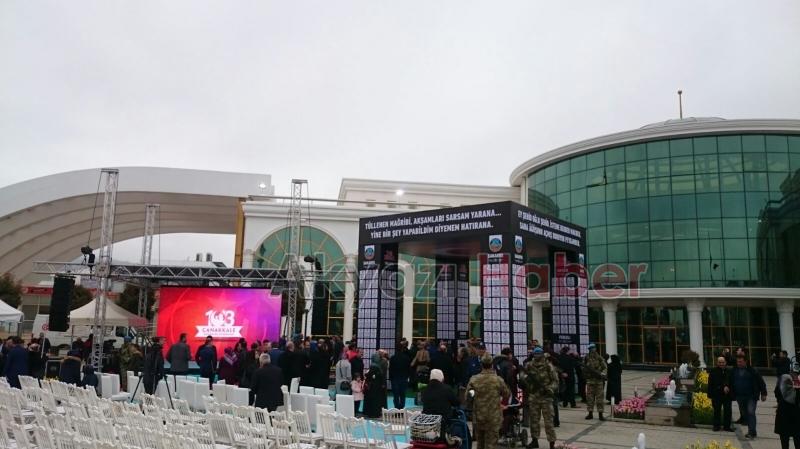 Çanakkale'de şehit olan askerlerin isimleri bu anıtta